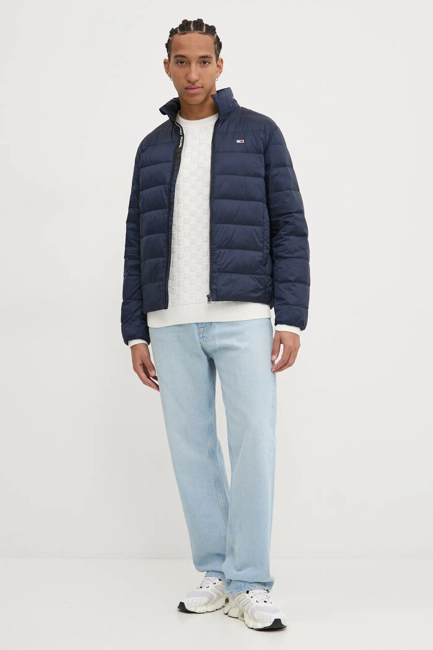 Пухова куртка Tommy Jeans чоловіча колір синій перехідна DM0DM20658