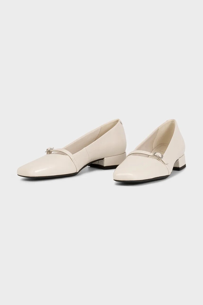 Шкіряні туфлі Vagabond Shoemakers DEBBI колір бежевий каблук блок 5818-160-37