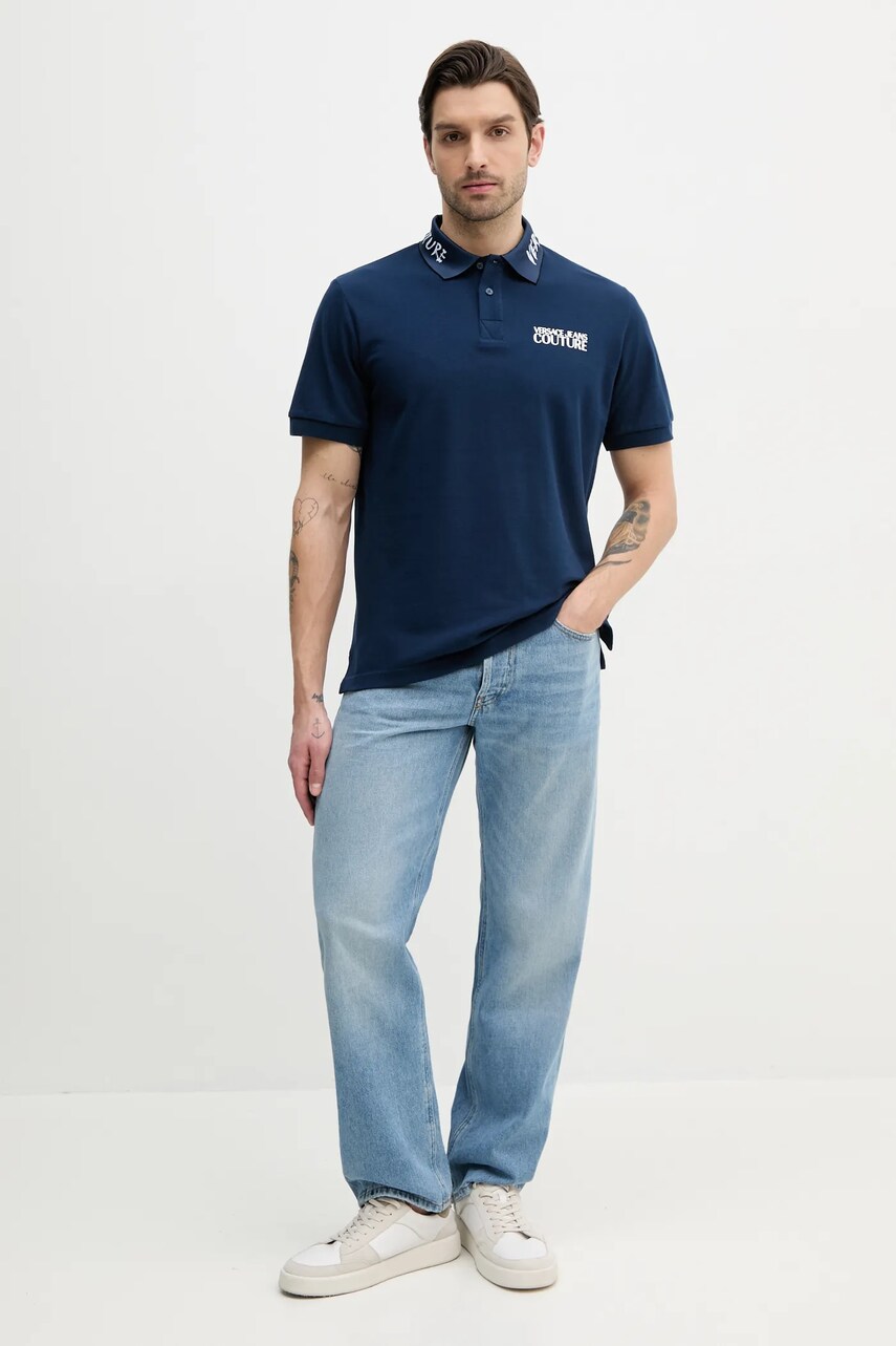 Бавовняне поло Versace Jeans Couture чоловіче колір синій з принтом 78GAGT05 CJ01T