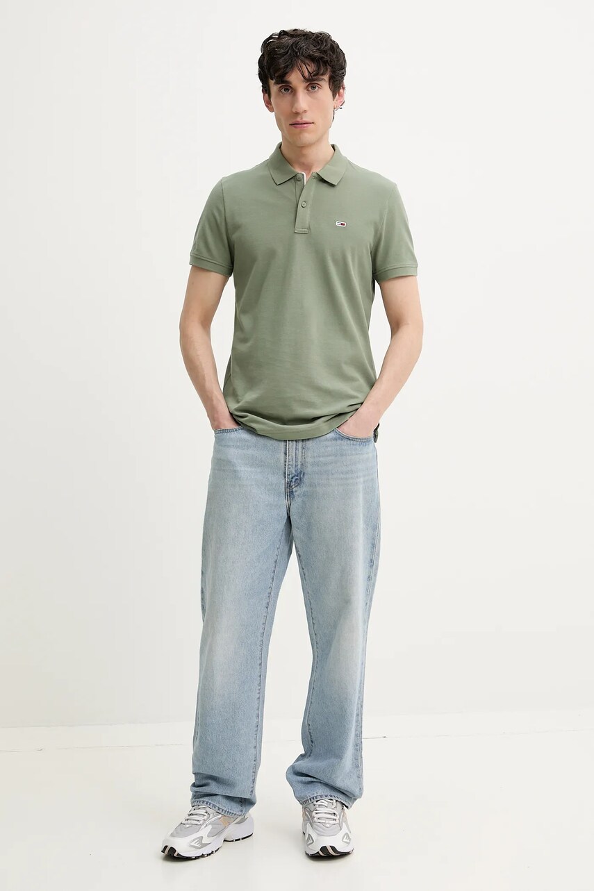 Бавовняне поло Tommy Jeans чоловіче колір зелений однотонне DM0DM20676