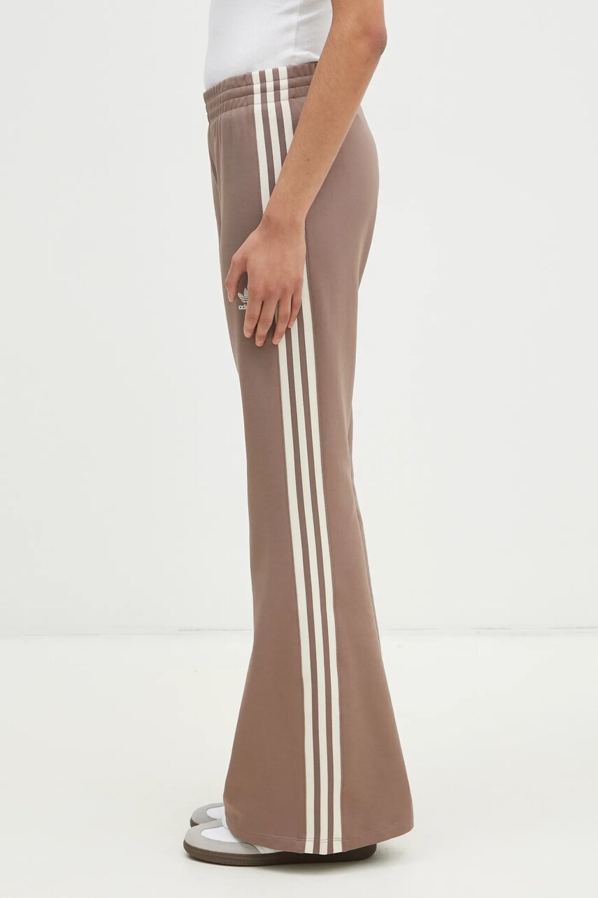 Спортивні штани adidas Originals 3- Stripes Flared колір коричневий з аплікацією JC5784