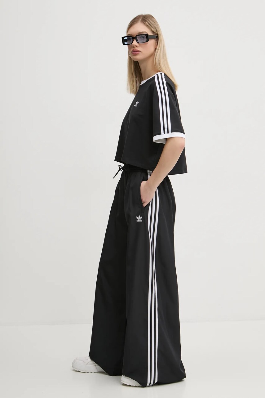 Спортивні штани adidas Originals OVERSIZED TP колір чорний з аплікацією JD3390