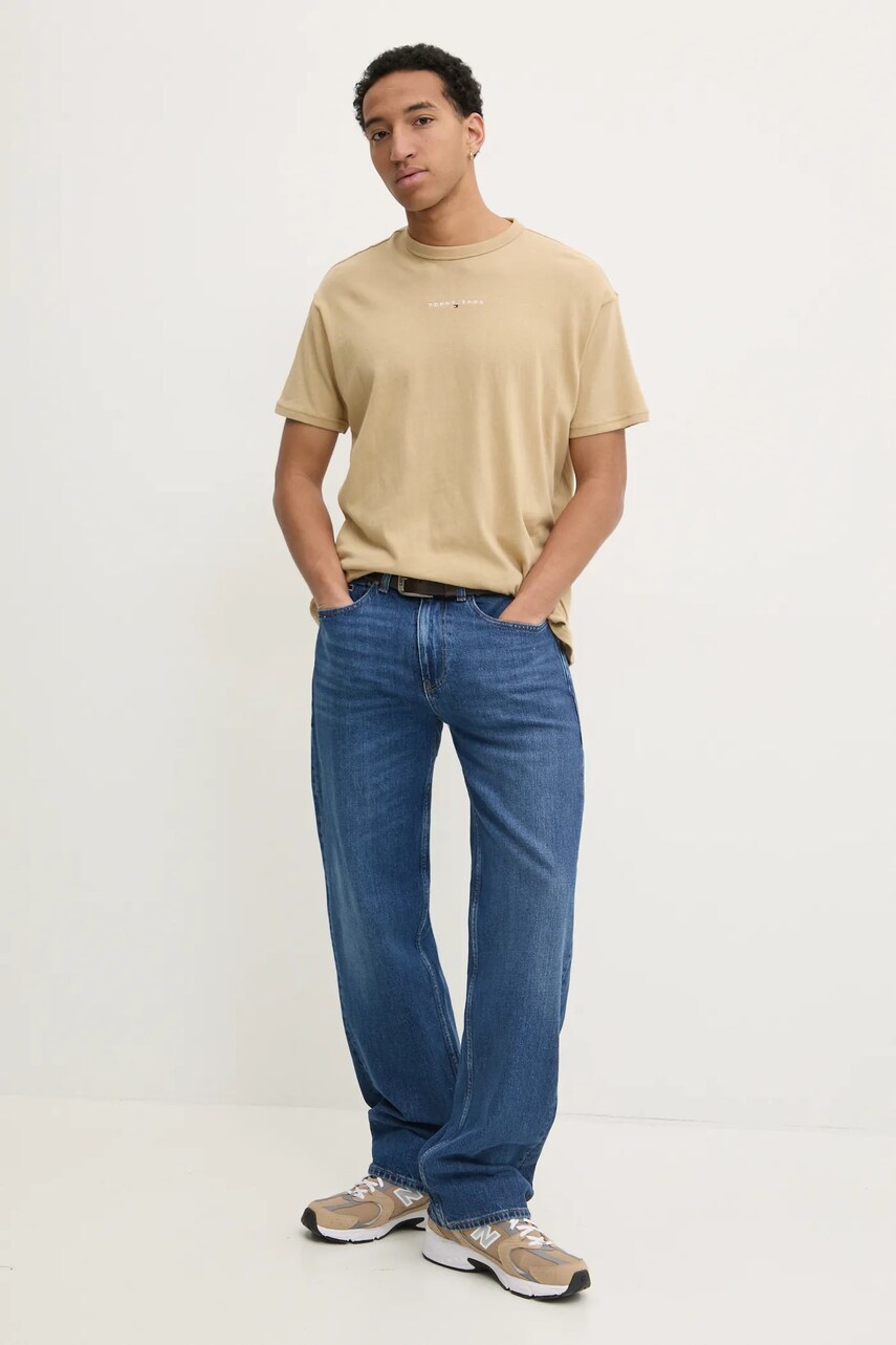 Бавовняна футболка Tommy Jeans чоловіча колір бежевий з аплікацією DM0DM21110