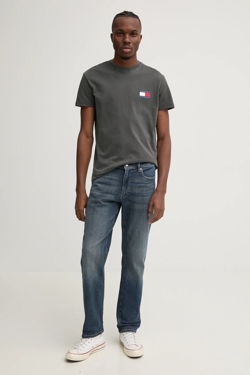 Футболка Tommy Jeans чоловіча колір сірий з принтом DM0DM20346