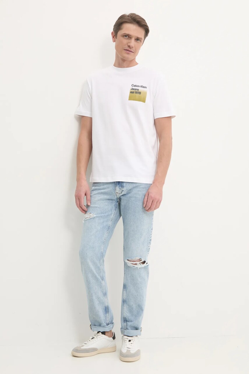 Бавовняна футболка Calvin Klein Jeans чоловіча колір білий з принтом J30J327080