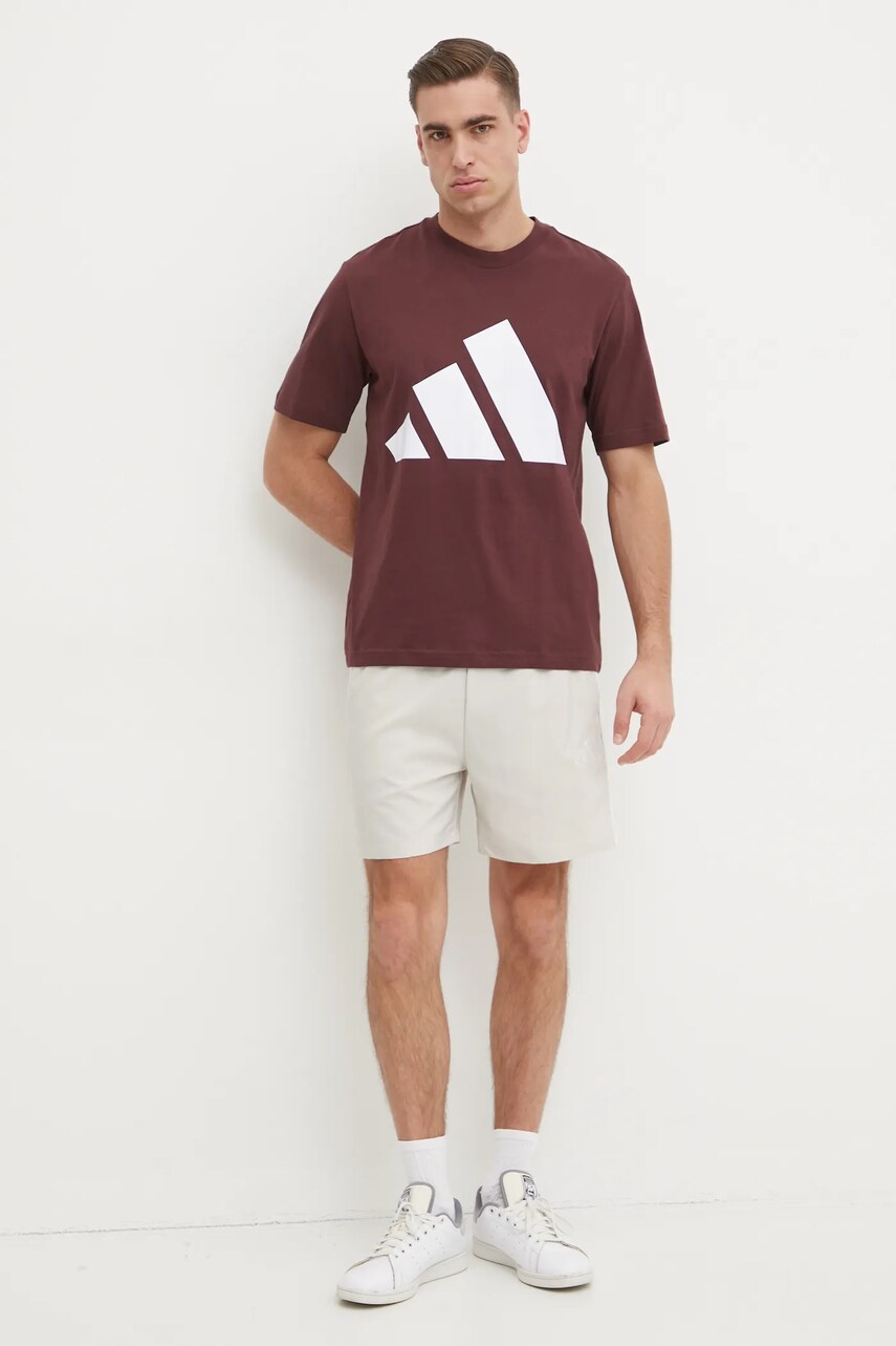 Бавовняна футболка adidas Essentials чоловіча колір бордовий з принтом JE8939