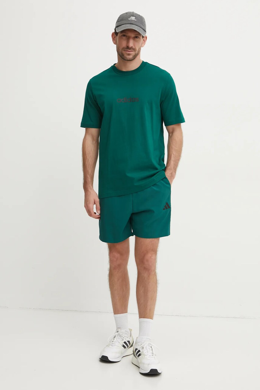 Бавовняна футболка adidas Essentials Linear чоловіча колір зелений з принтом JE8997