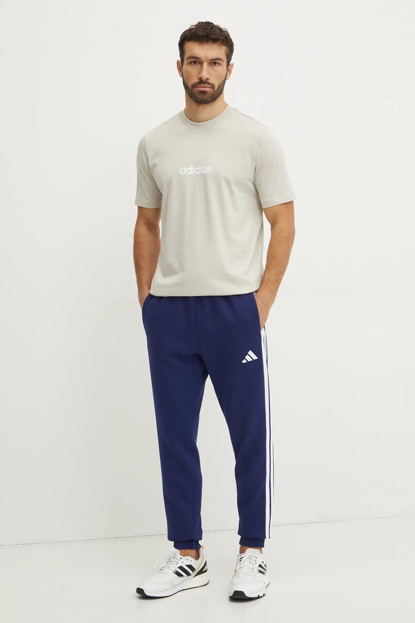 Бавовняна футболка adidas Essentials Linear чоловіча колір бежевий з принтом JE9007
