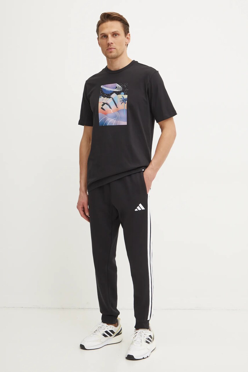 Бавовняна футболка adidas M ALL DAY I TEE чоловіча колір чорний з принтом JI9417