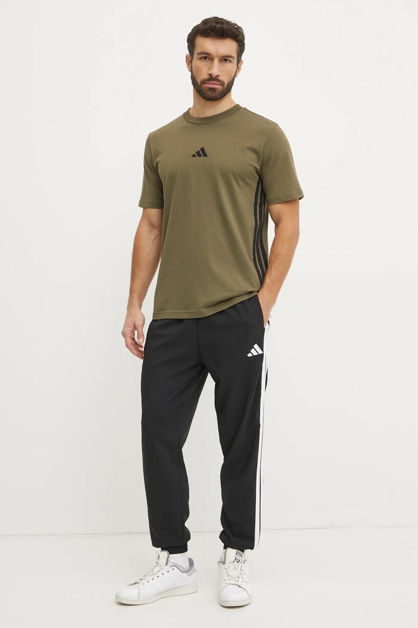 Бавовняна футболка adidas Essentials чоловіча колір зелений візерунок JE6391