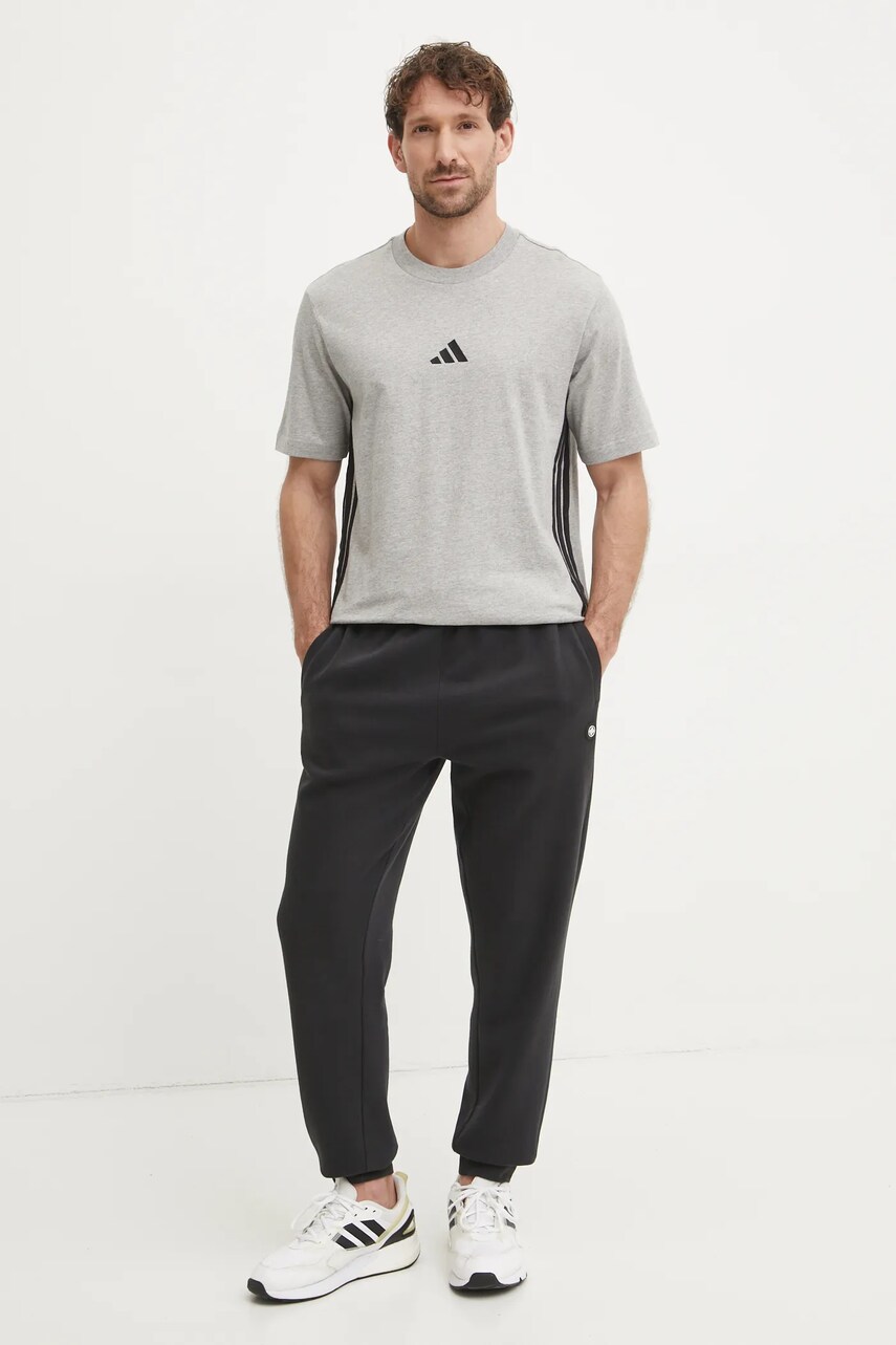 Бавовняна футболка adidas Essentials чоловіча колір сірий візерунок JE6396