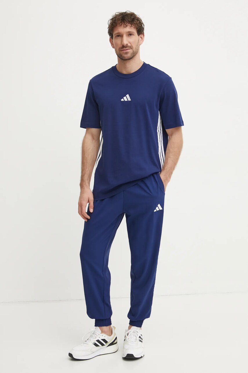 Бавовняна футболка adidas Essentials чоловіча колір синій візерунок JE6399