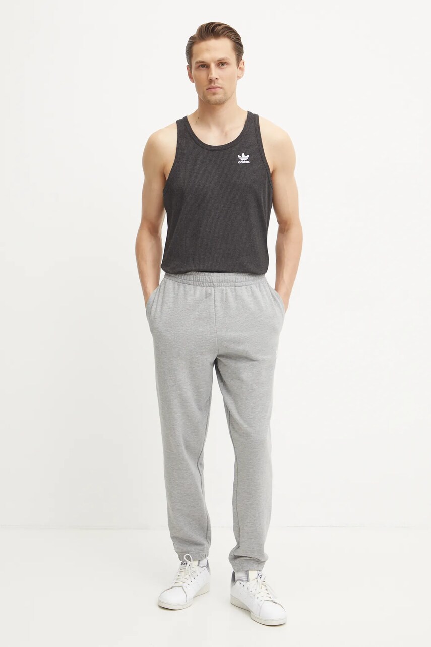 Футболка adidas Originals Essential чоловіча колір сірий IW5795
