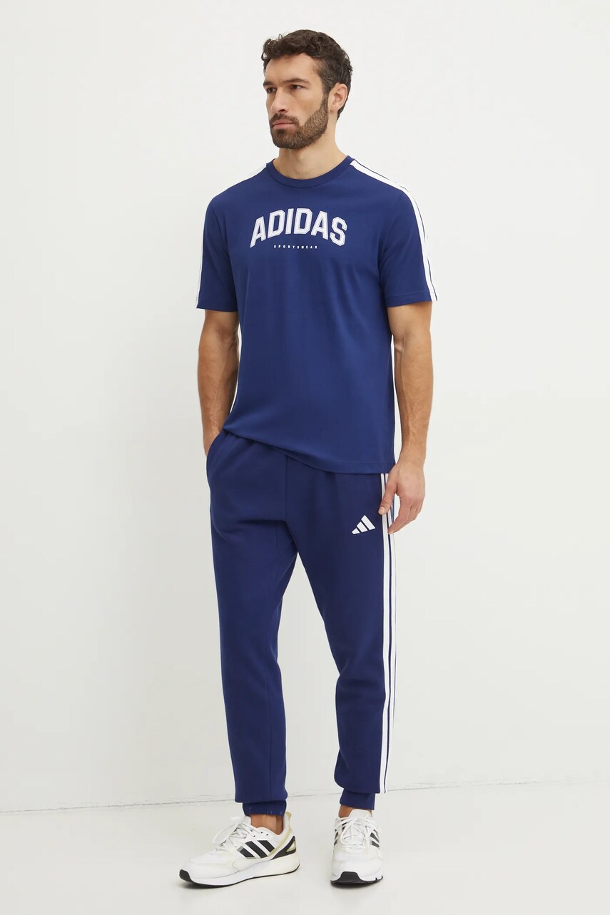 Бавовняна футболка adidas M C COLLE Collegiate чоловіча колір синій з принтом JM0382