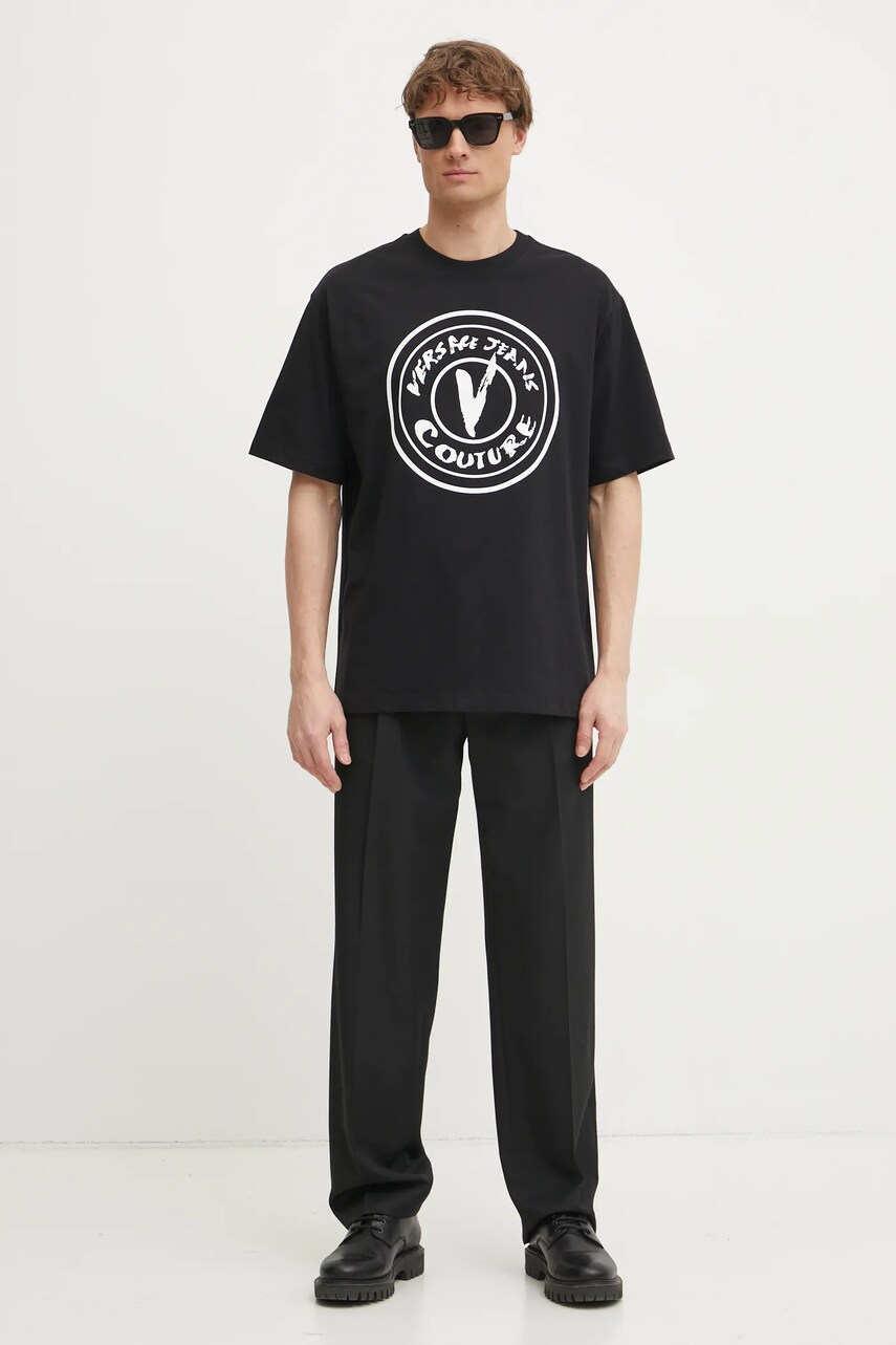 Бавовняна футболка Versace Jeans Couture чоловіча колір чорний з принтом 78GAHE08 CJ00E