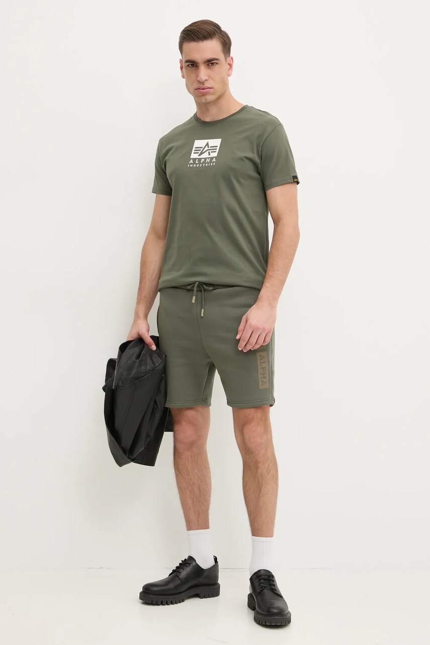 Бавовняна футболка Alpha Industries Satin Logo T чоловіча колір зелений з принтом 148513