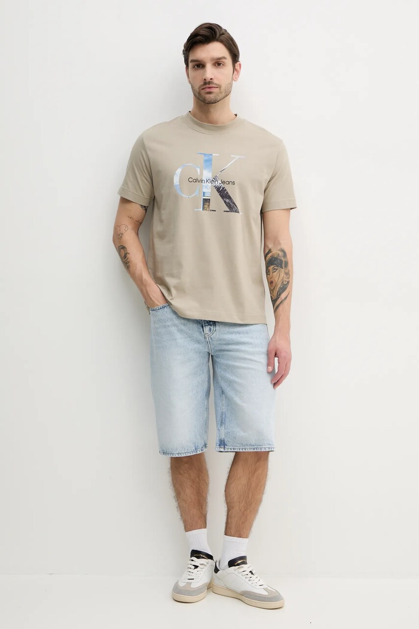 Бавовняна футболка Calvin Klein Jeans чоловіча колір бежевий з принтом J30J327483