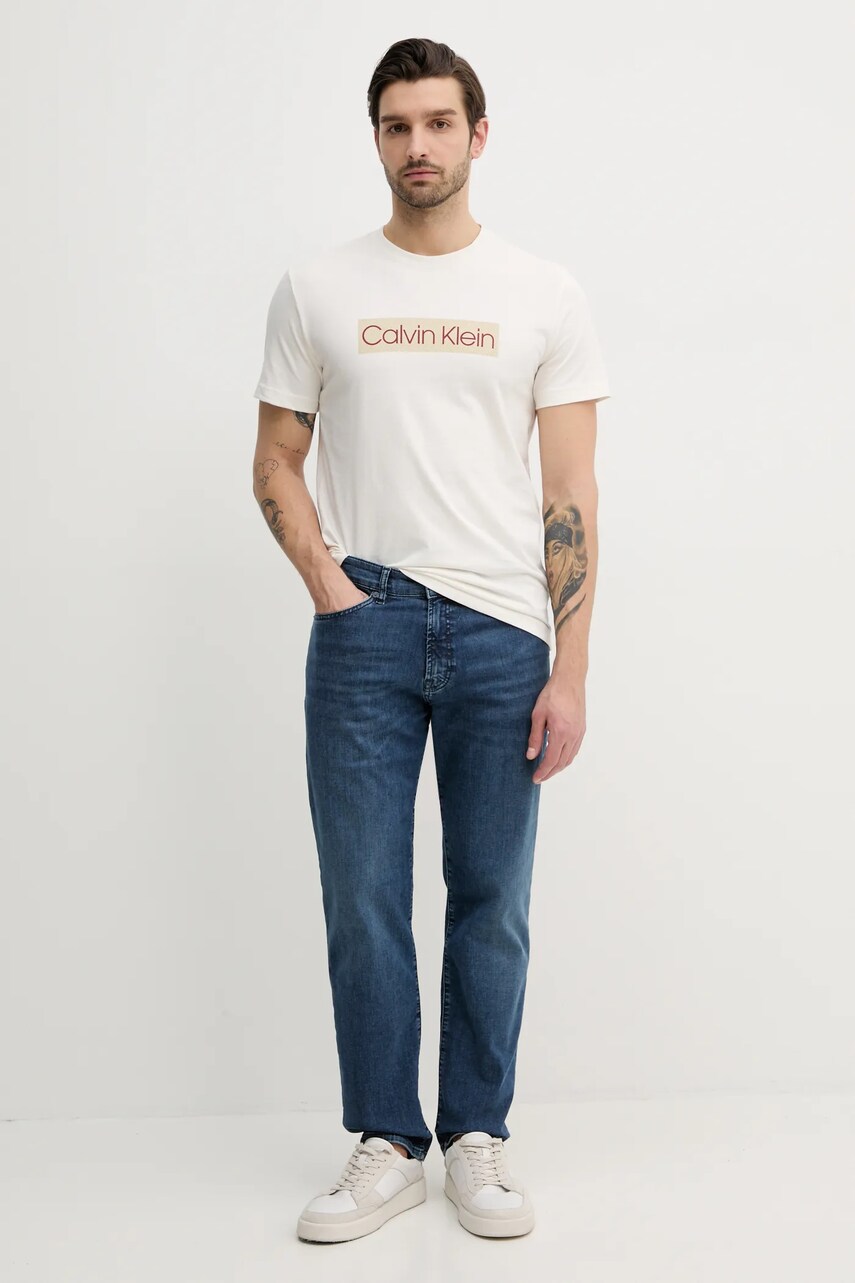 Бавовняна футболка Calvin Klein Jeans чоловіча колір білий з принтом J30J327472